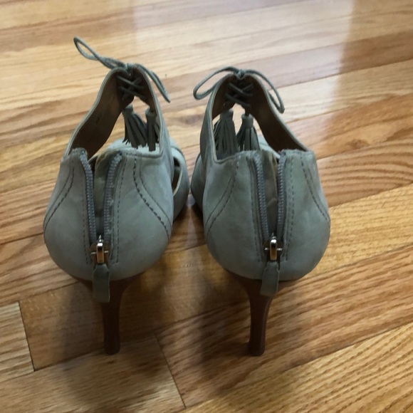 Grey suede tassel shoes - Picture 3 of 3